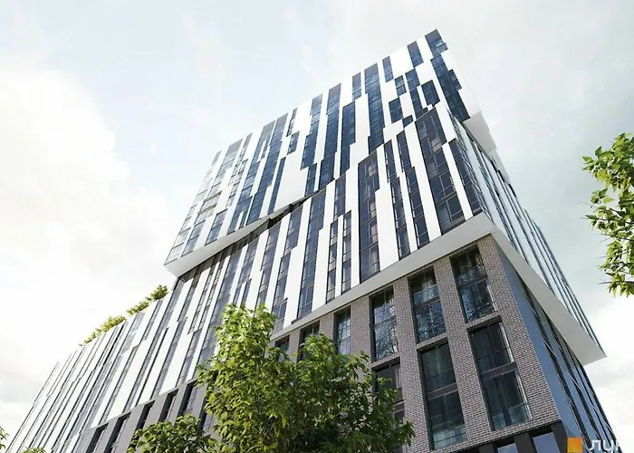 Elite In The Center Of *